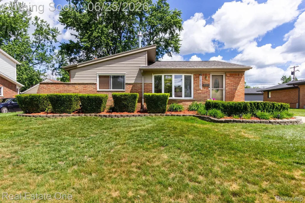 220 Winry Drive Rochester Hills City MI 48307