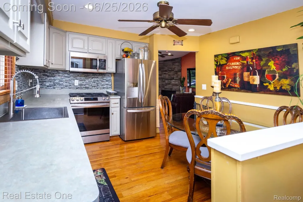 220 Winry Drive Rochester Hills City MI 48307