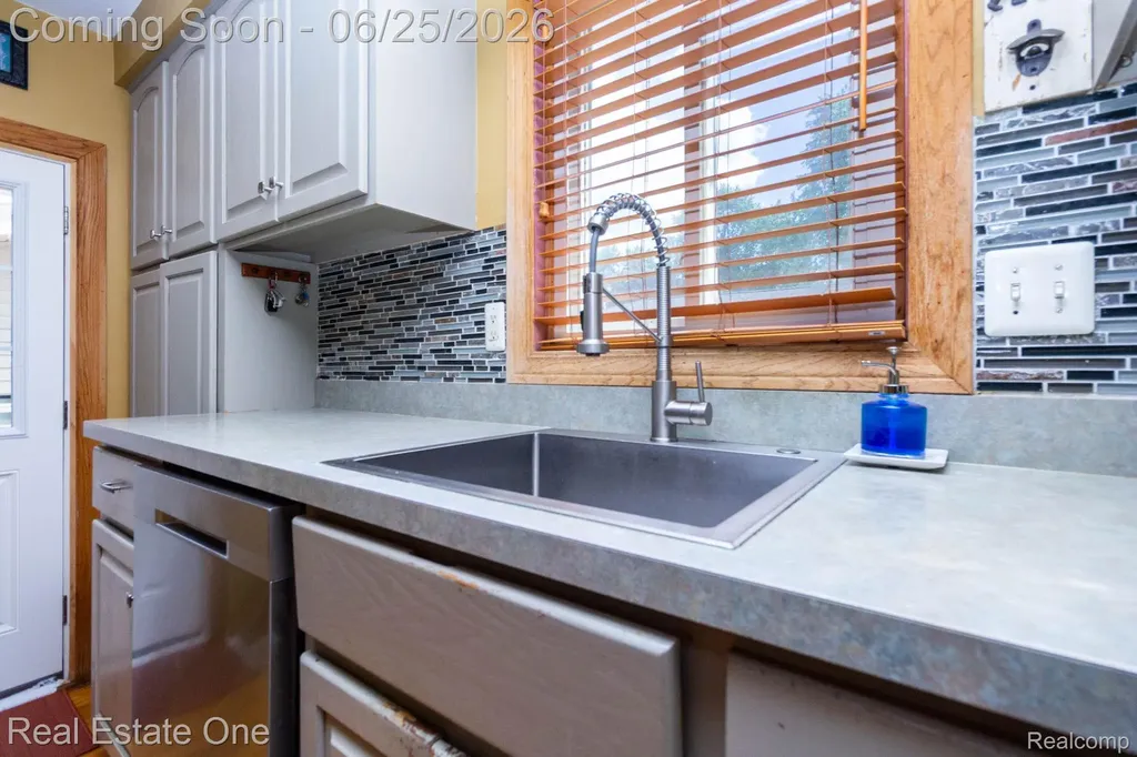 220 Winry Drive Rochester Hills City MI 48307