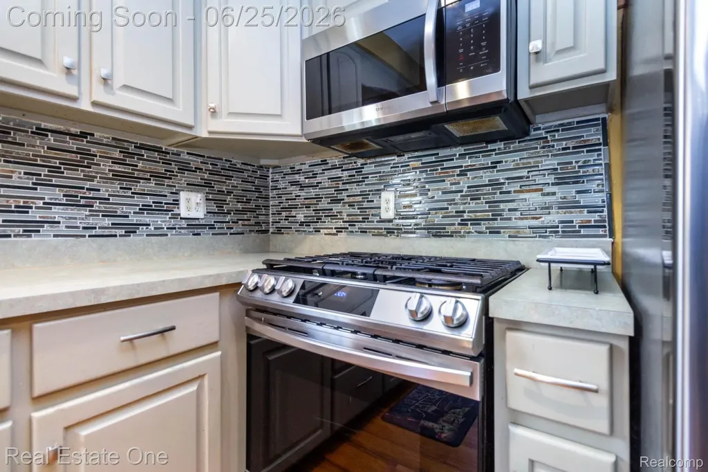 220 Winry Drive Rochester Hills City MI 48307