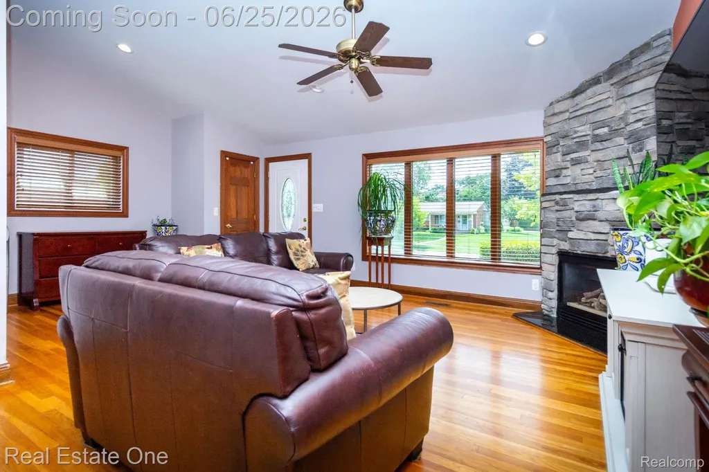 220 Winry Drive Rochester Hills City MI 48307