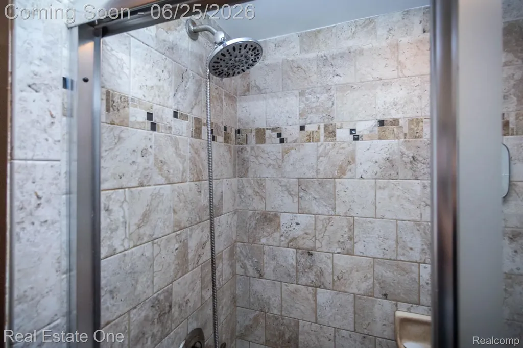 220 Winry Drive Rochester Hills City MI 48307