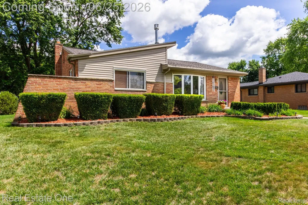 220 Winry Drive Rochester Hills City MI 48307