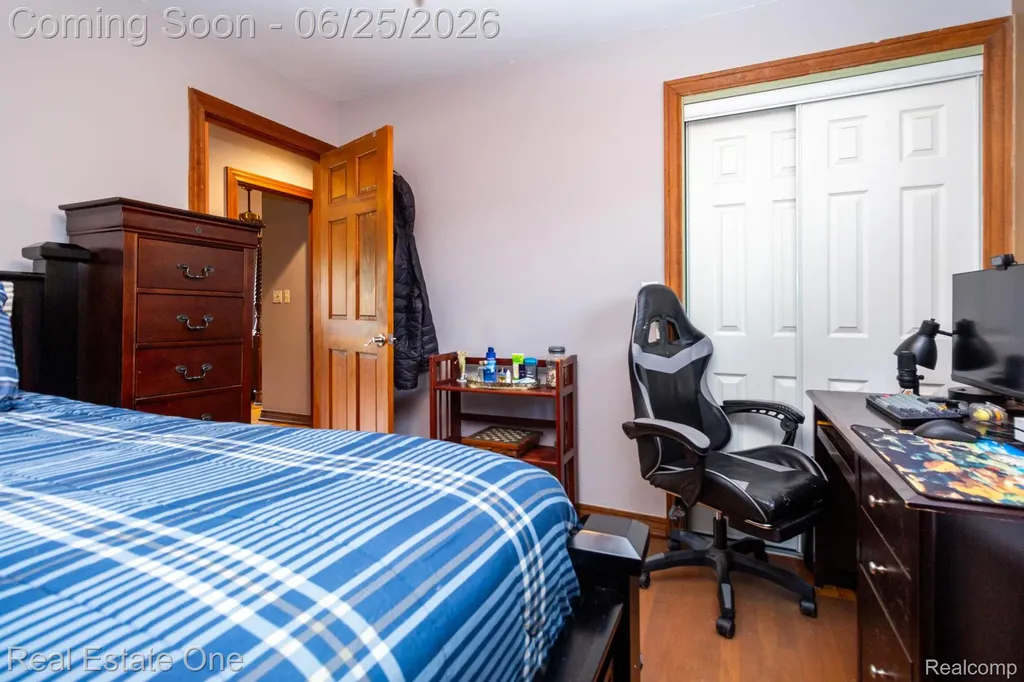 220 Winry Drive Rochester Hills City MI 48307