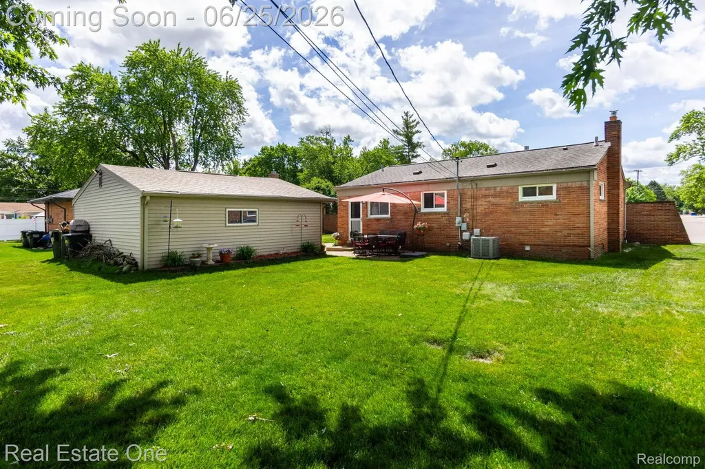 220 Winry Drive Rochester Hills City MI 48307