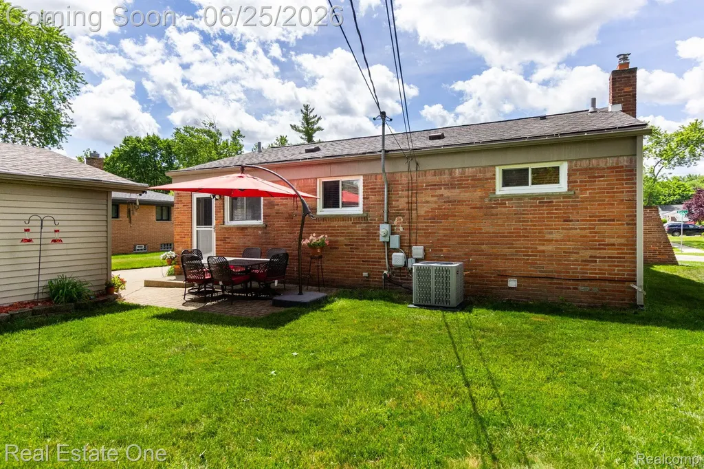 220 Winry Drive Rochester Hills City MI 48307
