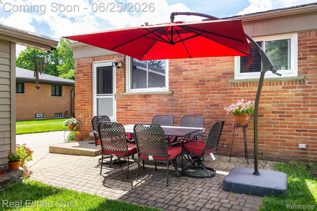 220 Winry Drive Rochester Hills City MI 48307