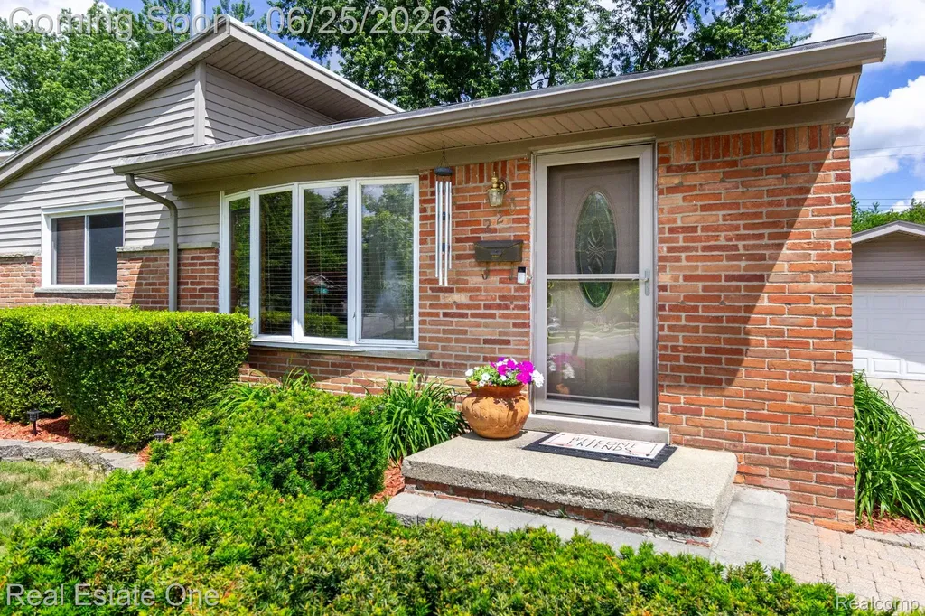 220 Winry Drive Rochester Hills City MI 48307