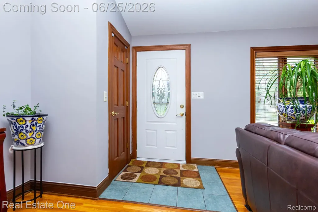 220 Winry Drive Rochester Hills City MI 48307
