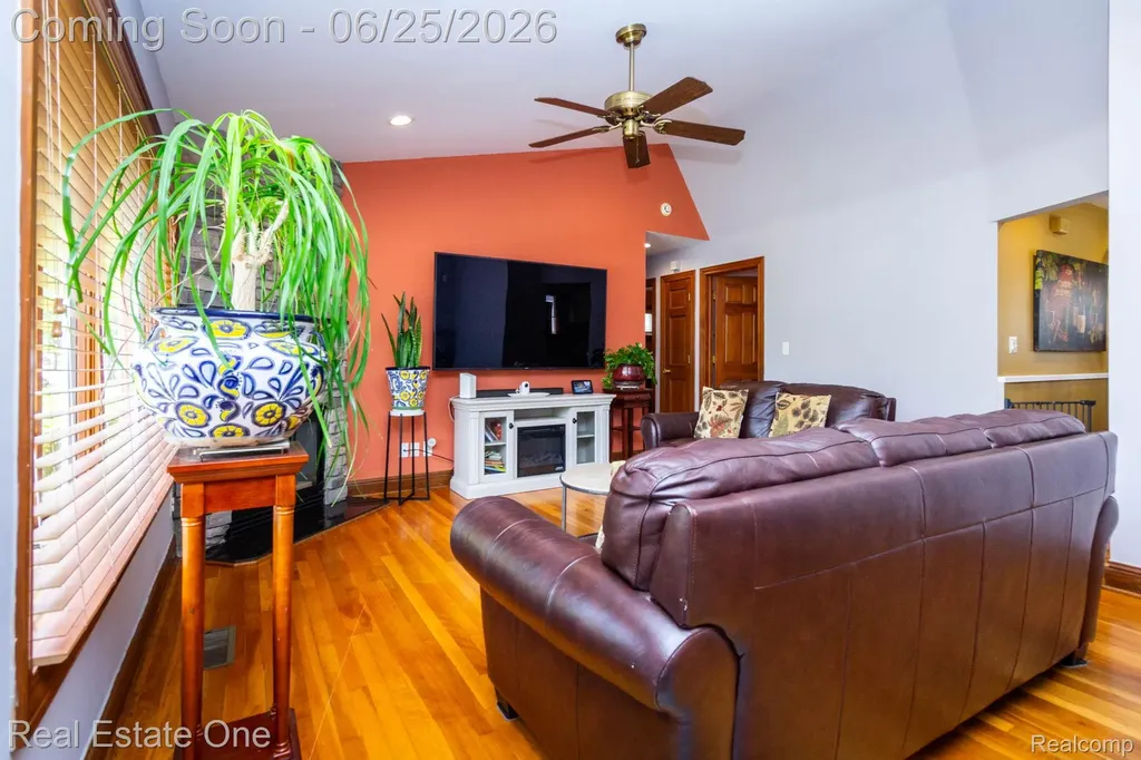 220 Winry Drive Rochester Hills City MI 48307