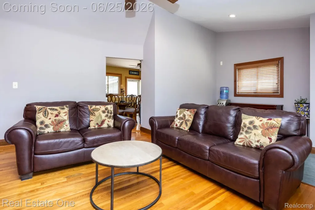 220 Winry Drive Rochester Hills City MI 48307
