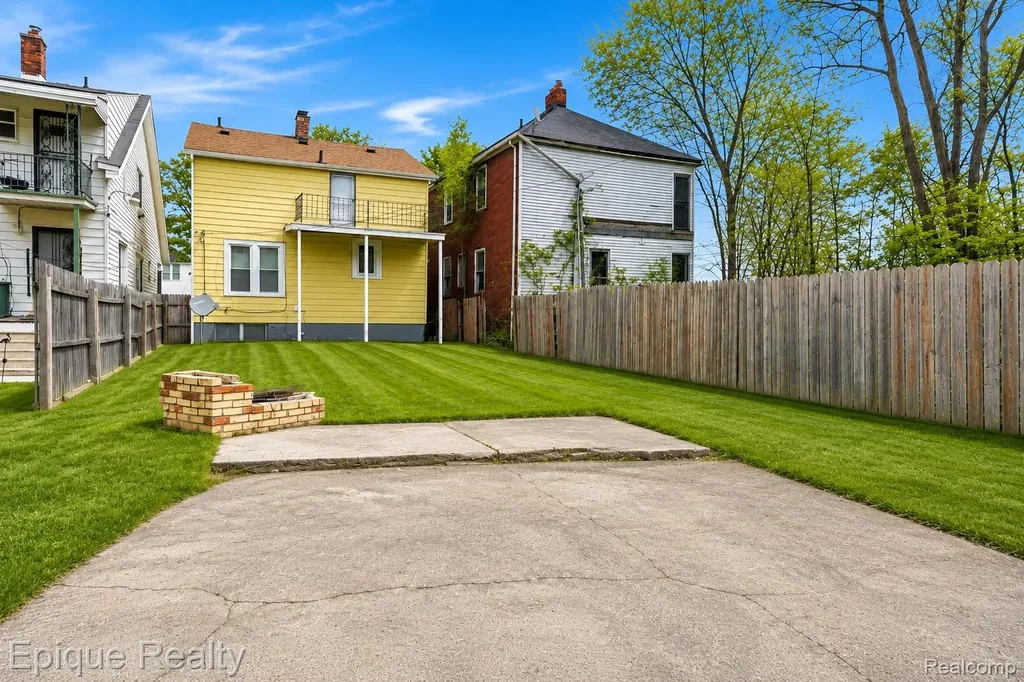 5045 Fairview Street Detroit City MI 48213