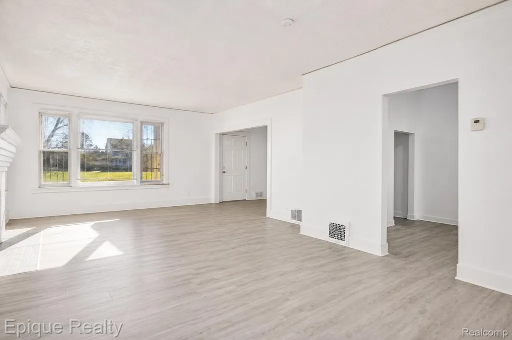 64 Glendale Street Highland Park City MI 48203