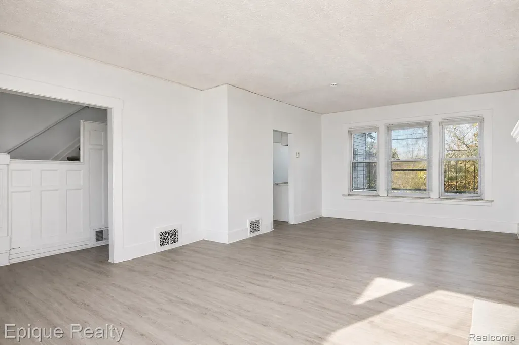 64 Glendale Street Highland Park City MI 48203