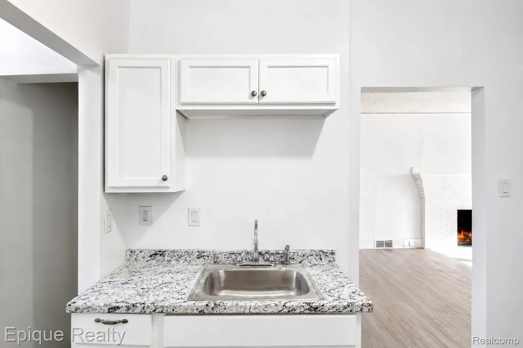64 Glendale Street Highland Park City MI 48203