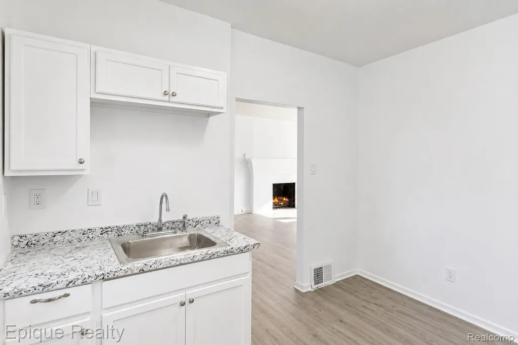 64 Glendale Street Highland Park City MI 48203