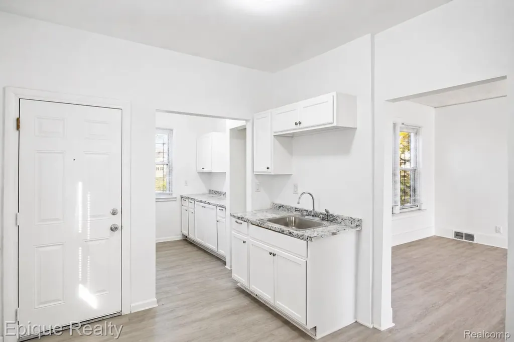 64 Glendale Street Highland Park City MI 48203