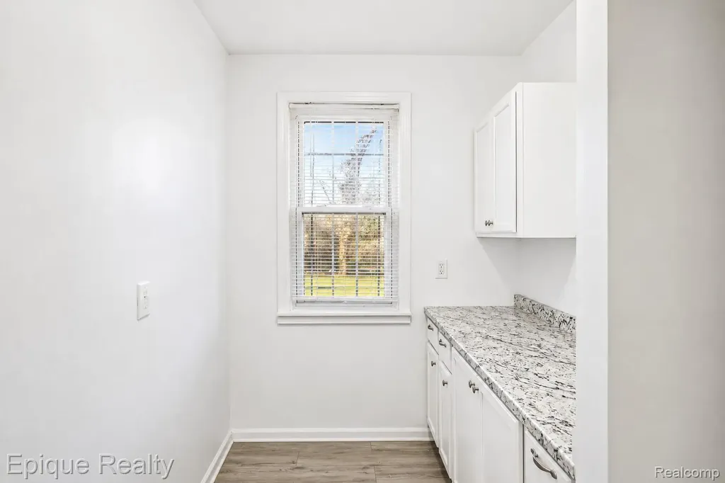 64 Glendale Street Highland Park City MI 48203