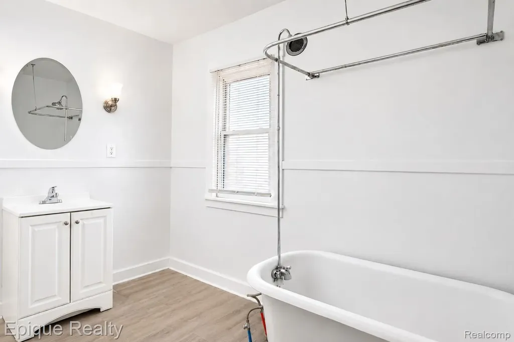 64 Glendale Street Highland Park City MI 48203