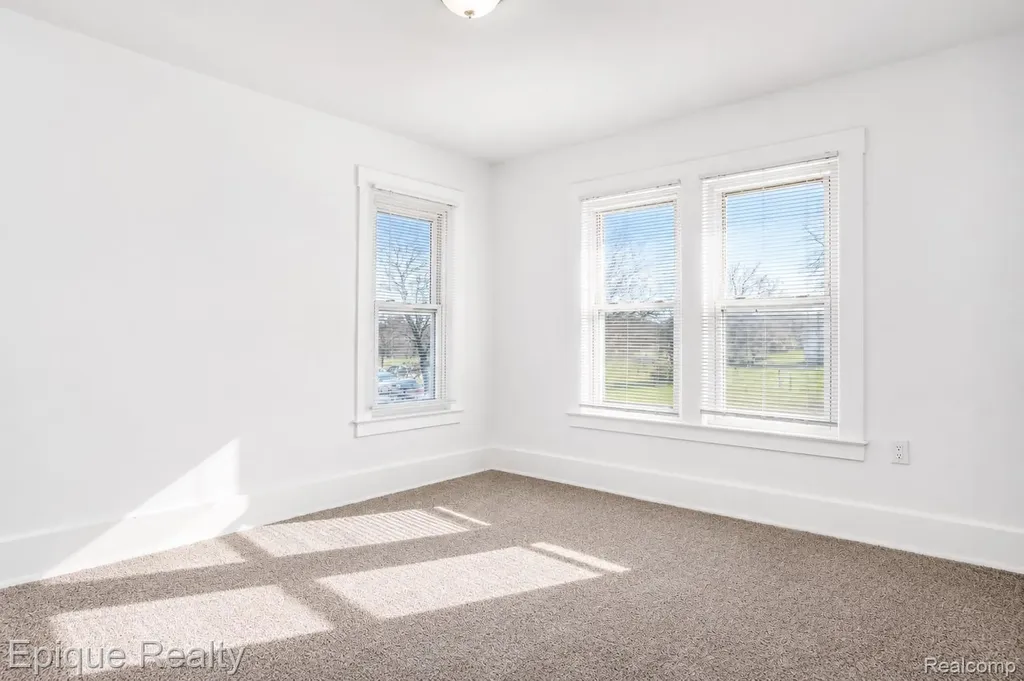 64 Glendale Street Highland Park City MI 48203