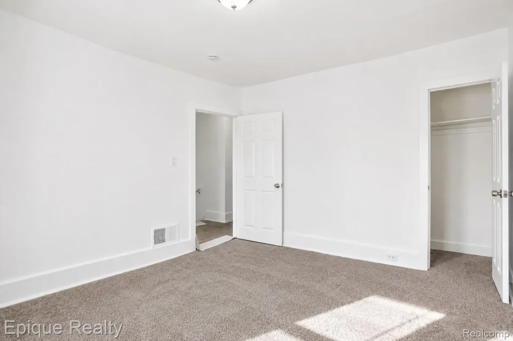 64 Glendale Street Highland Park City MI 48203