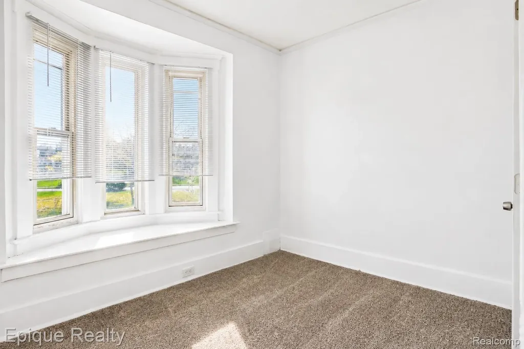 64 Glendale Street Highland Park City MI 48203
