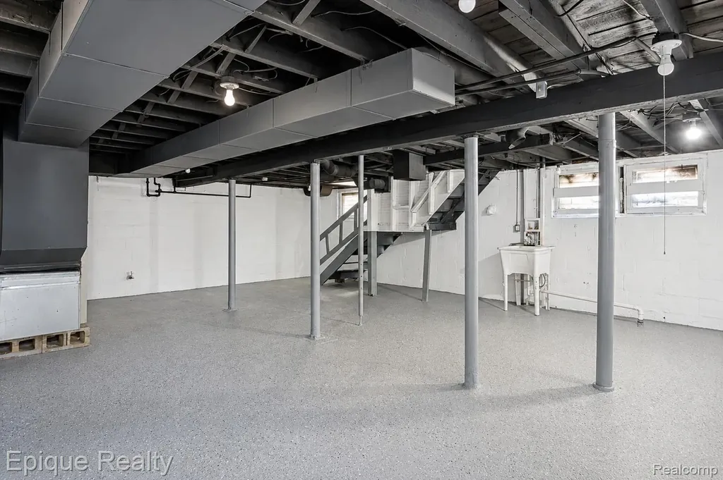64 Glendale Street Highland Park City MI 48203