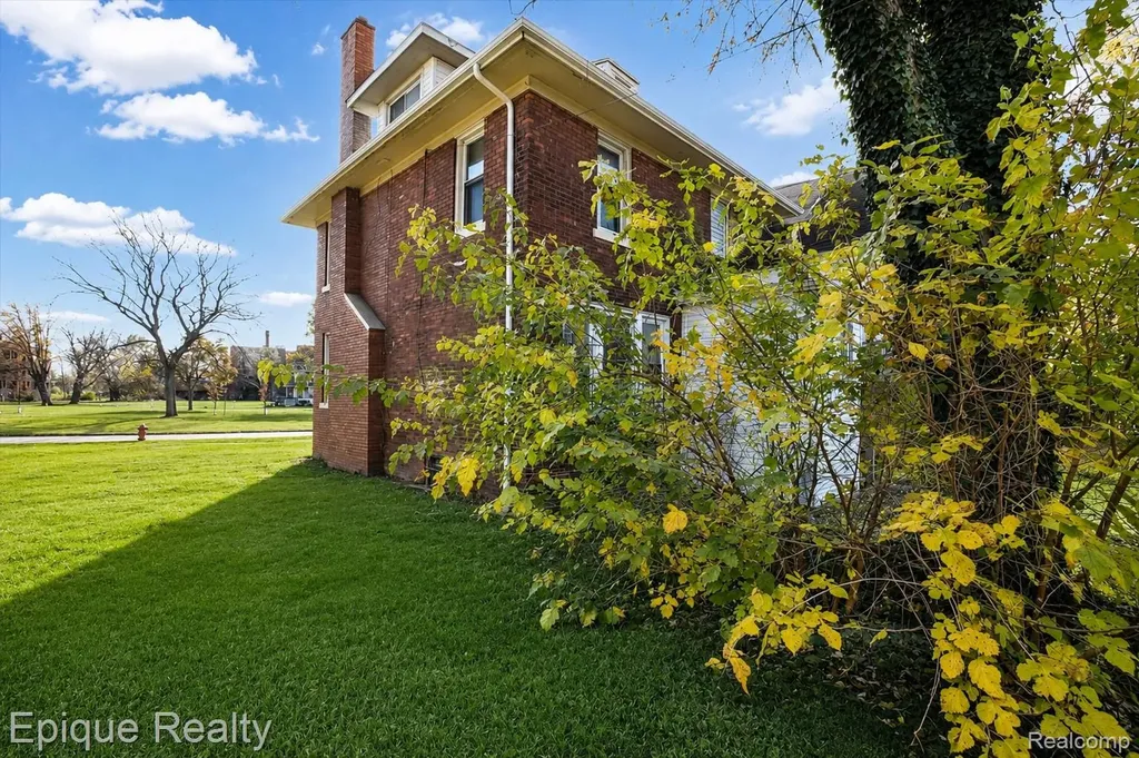 64 Glendale Street Highland Park City MI 48203