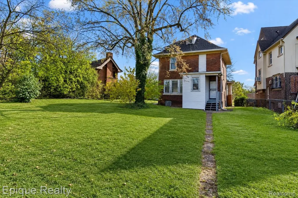 64 Glendale Street Highland Park City MI 48203