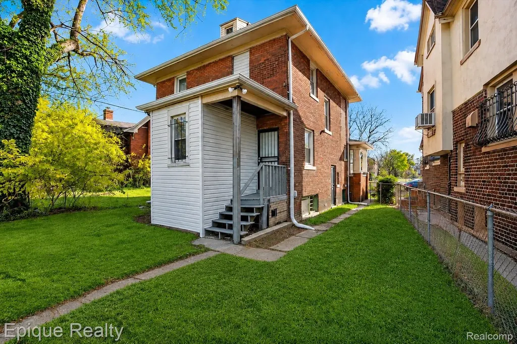 64 Glendale Street Highland Park City MI 48203