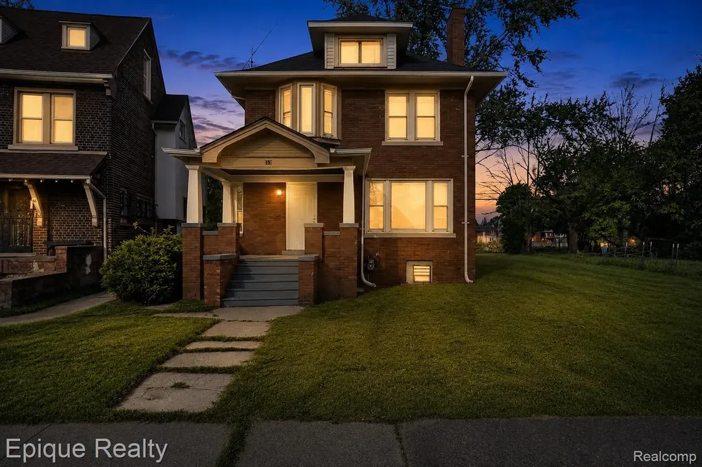64 Glendale Street Highland Park City MI 48203