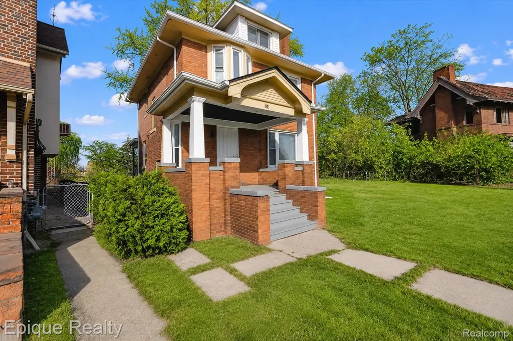 64 Glendale Street Highland Park City MI 48203