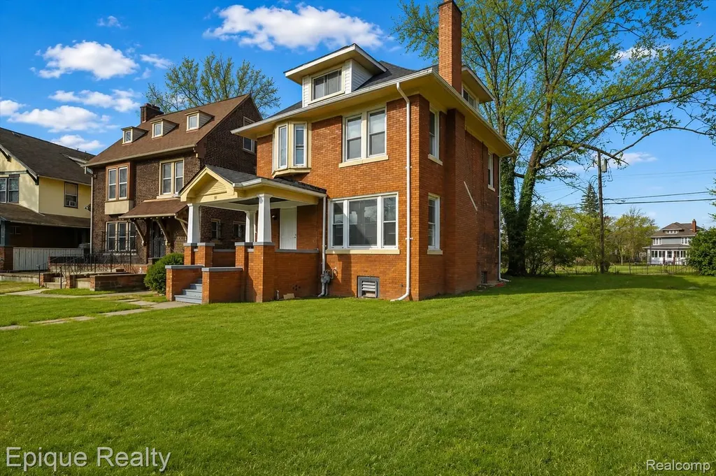 64 Glendale Street Highland Park City MI 48203