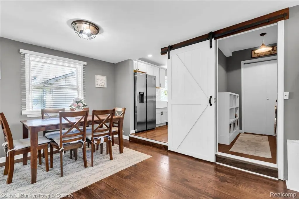 355 Rivard Boulevard Waterford Charter Township MI 48327