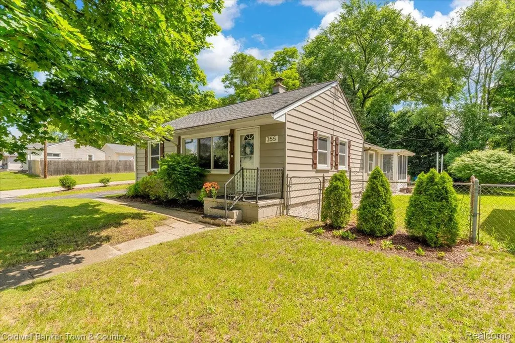 355 Rivard Boulevard Waterford Charter Township MI 48327