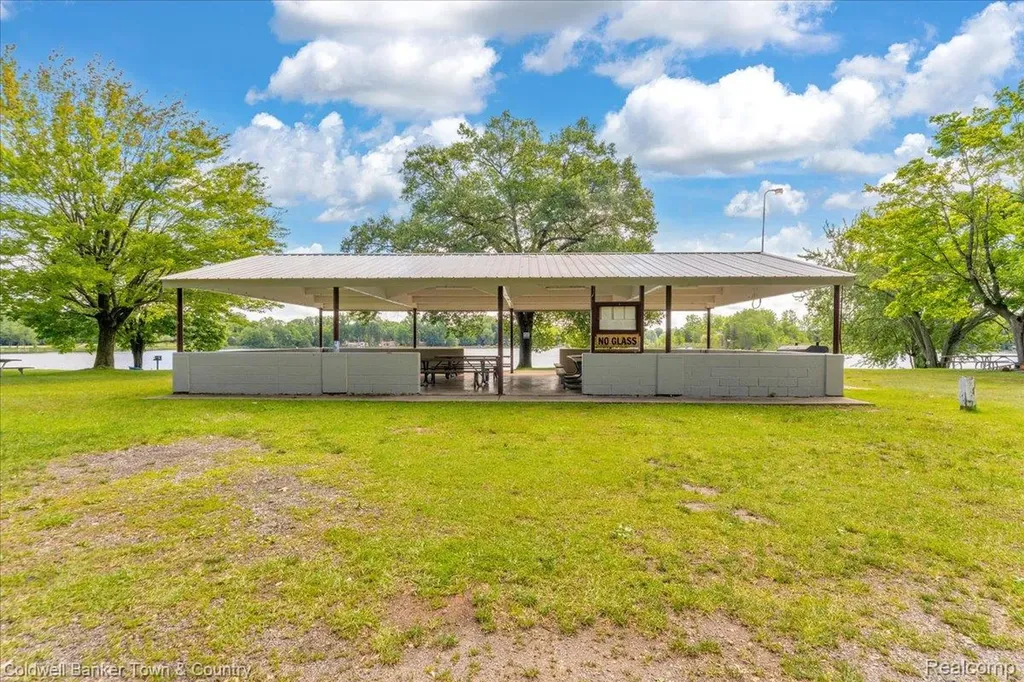 355 Rivard Boulevard Waterford Charter Township MI 48327