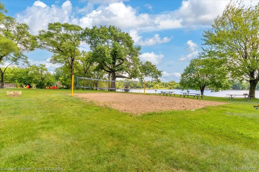 355 Rivard Boulevard Waterford Charter Township MI 48327