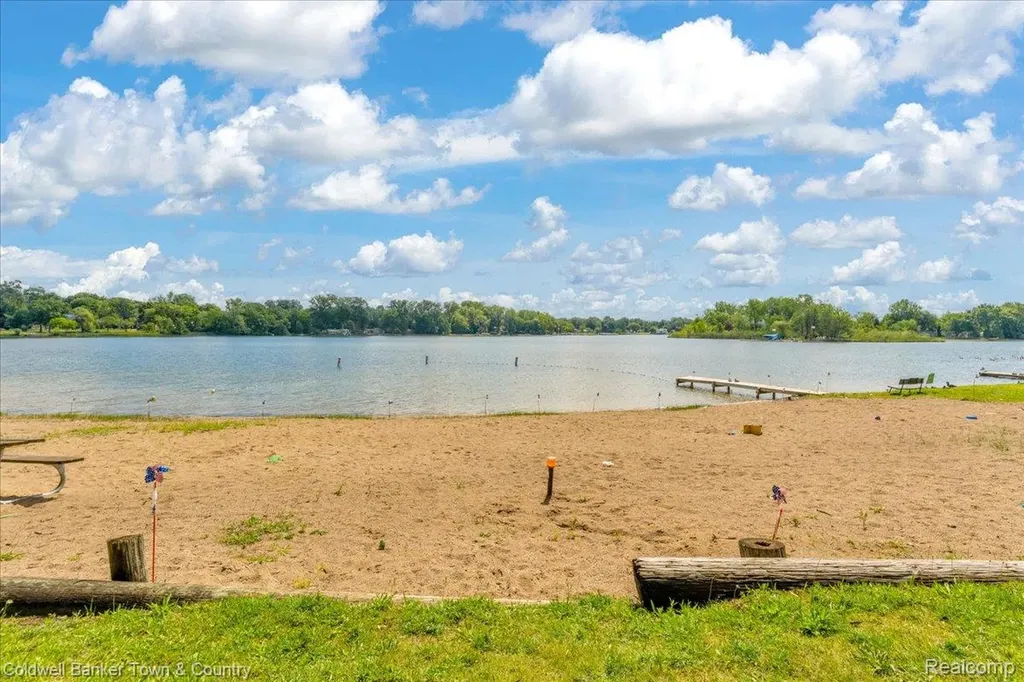 355 Rivard Boulevard Waterford Charter Township MI 48327