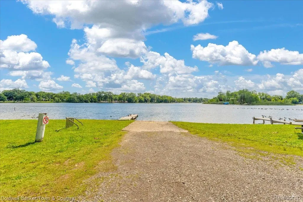 355 Rivard Boulevard Waterford Charter Township MI 48327