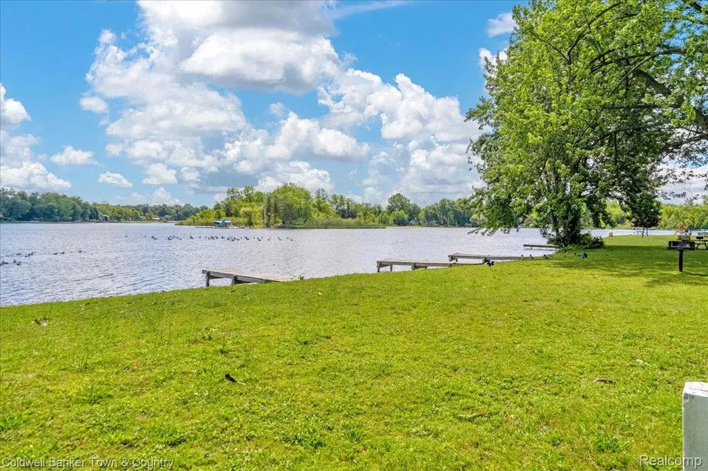 355 Rivard Boulevard Waterford Charter Township MI 48327