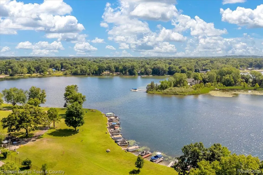 355 Rivard Boulevard Waterford Charter Township MI 48327