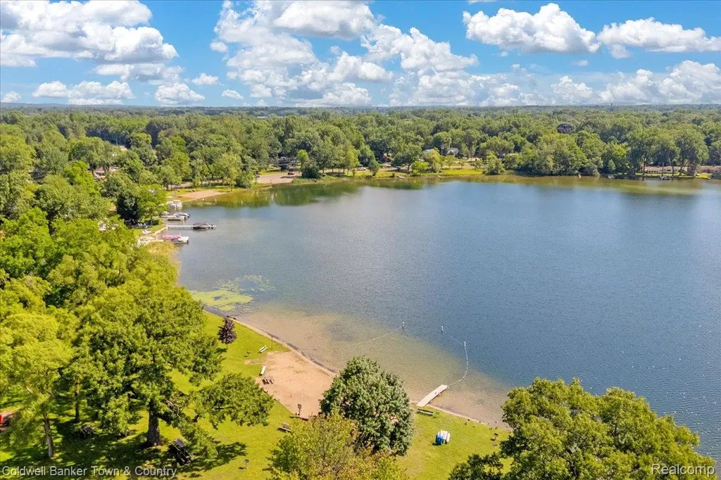 355 Rivard Boulevard Waterford Charter Township MI 48327