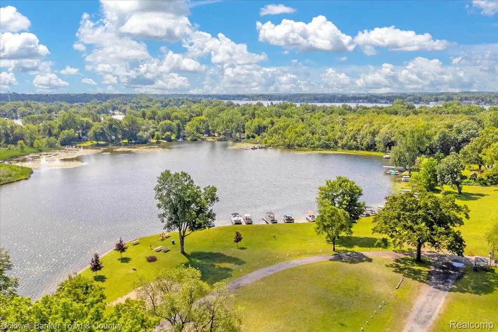 355 Rivard Boulevard Waterford Charter Township MI 48327