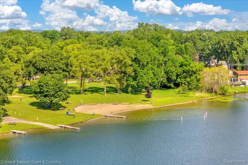 355 Rivard Boulevard Waterford Charter Township MI 48327
