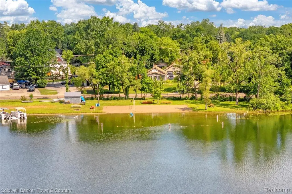 355 Rivard Boulevard Waterford Charter Township MI 48327