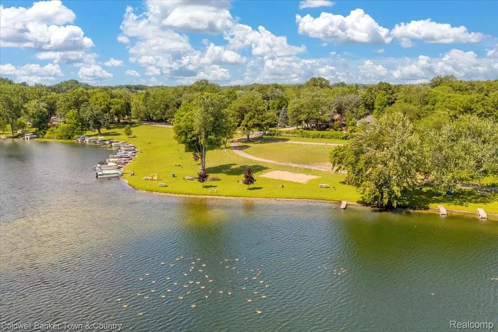 355 Rivard Boulevard Waterford Charter Township MI 48327