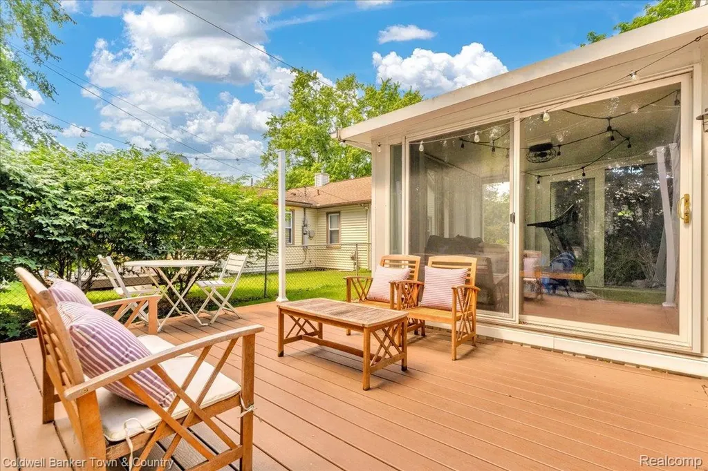 355 Rivard Boulevard Waterford Charter Township MI 48327
