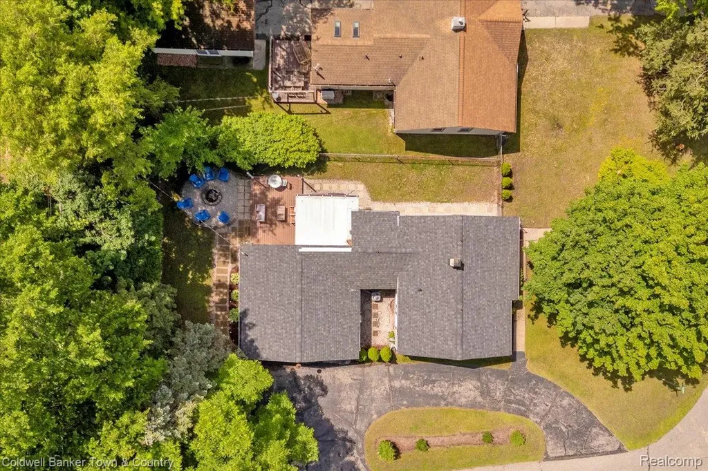 355 Rivard Boulevard Waterford Charter Township MI 48327