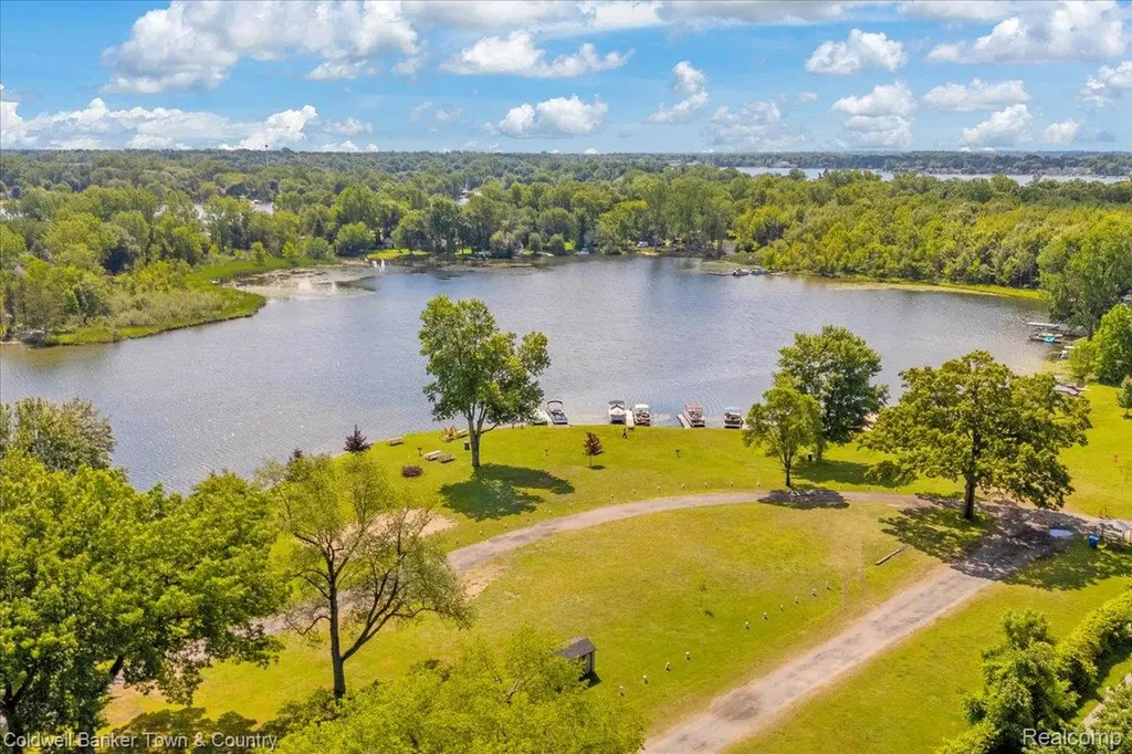 355 Rivard Boulevard Waterford Charter Township MI 48327