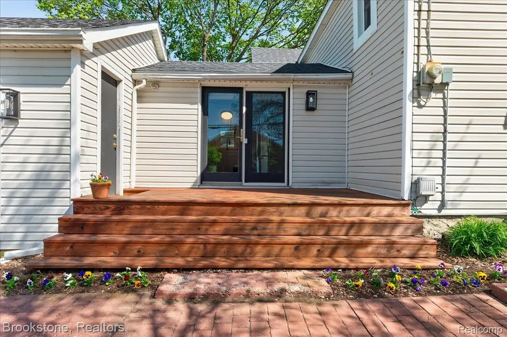 207 N Church Ortonville Village MI 48462